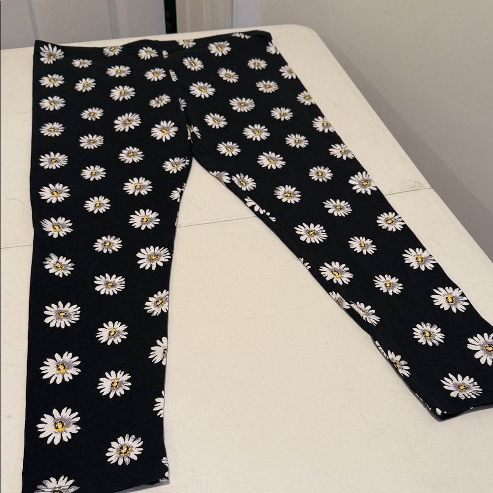 NWOT Cute fun Boho Black Leggings with White Daisy Print Autumn Halloween XL